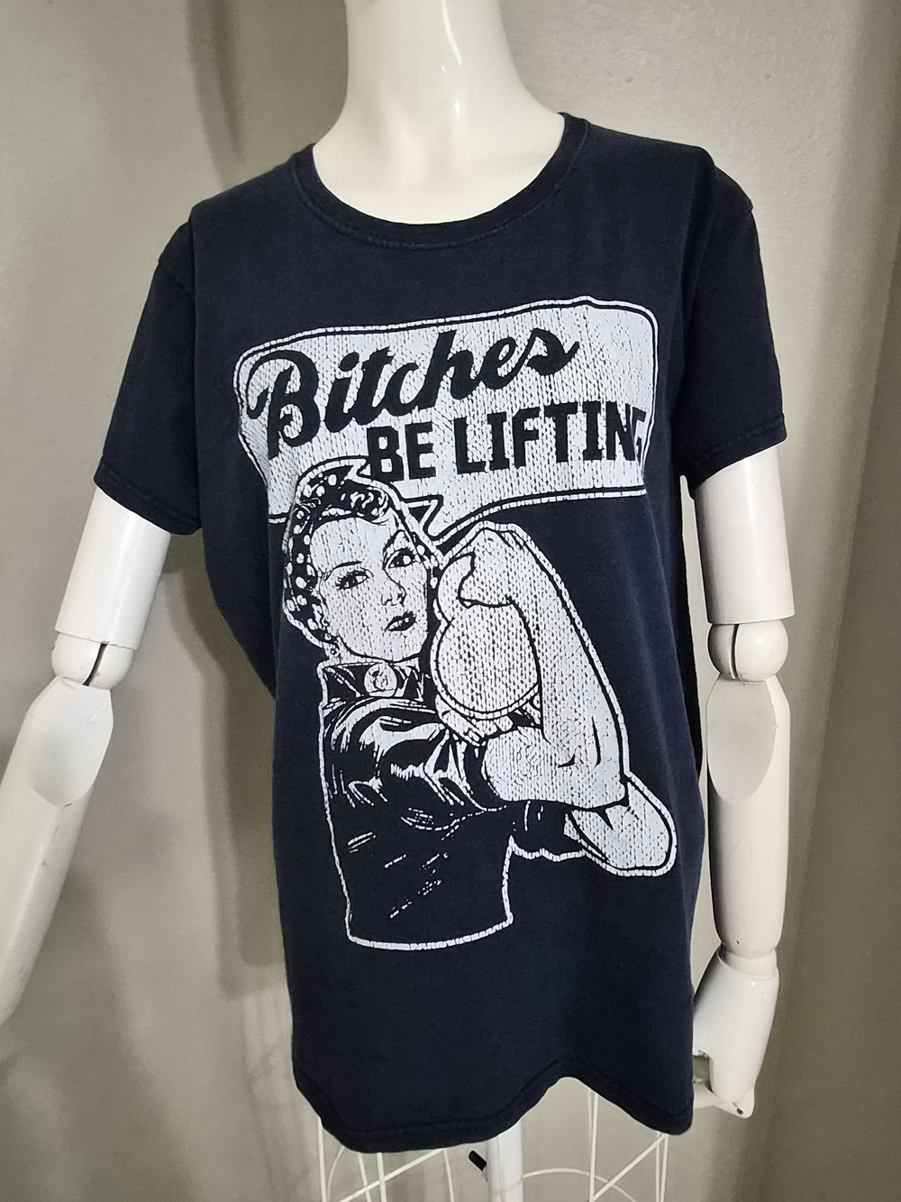 Gildan Navy Blue 'Bitches Be Lifting' Graphic Tee